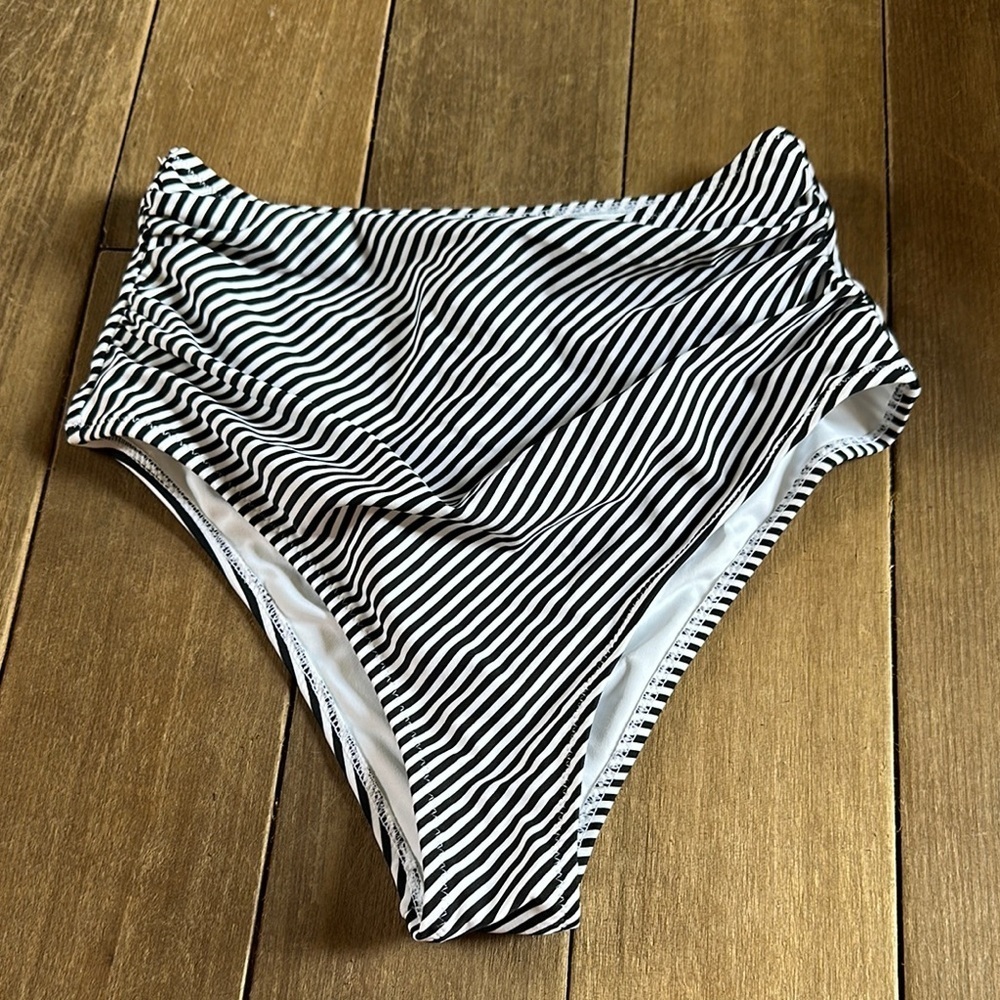 NWT Cupshe Black and white striped high waisted bikini bottom size small